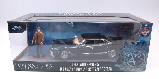 Immagine di CHEVROLET IMPALA SS SPORT SEDAN 1967 W/FIGURE BLACK 1:24