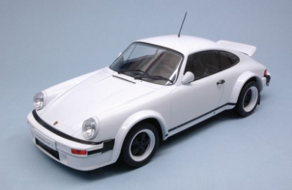 Immagine di PORSCHE 911 1982 PLAIN BODY WHITE 1:18
