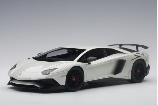 Immagine di LAMBORGHINI AVENTADOR LP750-4 SV 2015 WITHOUT SV LOGO MET.WHITE 1:18