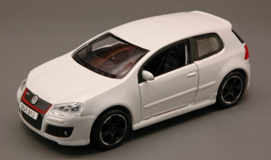 Immagine di VW GOLF GTI V SERIE 2005 WHITE 1:32