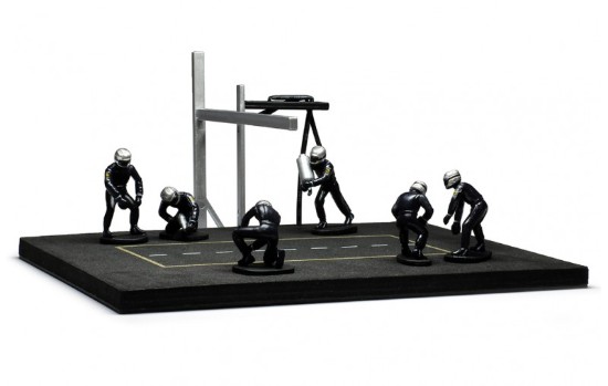 Immagine di PIT STOP SET 6 FIGURES AND ACCESSORIES BLUE WITH DECALS 1:43

