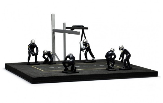 Immagine di PIT STOP SET 6 FIGURES AND ACCESSORIES BLUE WITH DECALS 1:43
