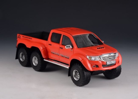 Immagine di TOYOTA HILUX AT44 6x6 2014 ARCTIC TRUCK ORANGE-RED 1:43