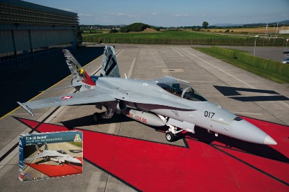 Immagine di F/A 18 HORNET SUISSE A.F./RAAF KIT 1:72