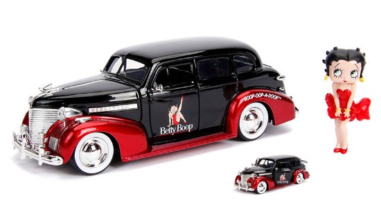 Immagine di CHEVROLET DELUXE MASTER WITH BETTY BOOP FIGURE BLACK/RED 1:24