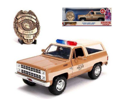 Immagine di HOPPER'S CHEVY BLAZER WITH POLICE BADGE STRANGER THINGS 1:24