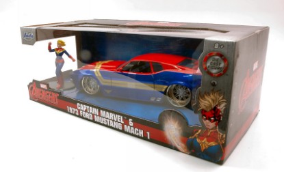 Immagine di FORD MUSTANG MACH 1 1973 W/CAPTAIN MARVEL FIGURE 1:24