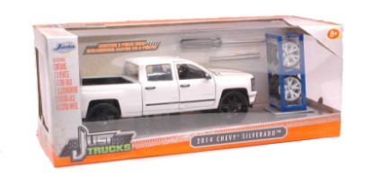 Immagine di CHEVY SILVERADO 2014 WHITE + SET WHEELS/TIRES 1:24