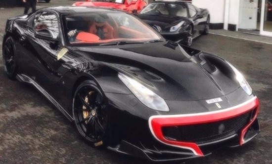 Immagine di FERRARI F12 TDF SPECIAL SERIES BLACK W/RED LIVERY C/VETRINA 1:18