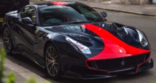 Immagine di FERRARI F12 TDF SPECIAL SERIES BLUE POZZI W/RED LIVERY C/VETRINA 1:18