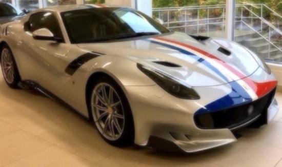Immagine di FERRARI F12 TDF SPECIAL SER.NURBUR.SILVER W/FRENCH LIVERY C/VETRINA 1:18