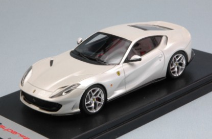 Immagine di FERRARI 812 SUPERFAST BIANCO FUJI (PEARL) 1:43