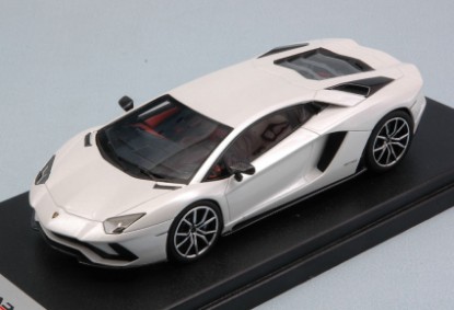 Immagine di LAMBORGHINI AVENTADOR S 2016 BALOON WHITE 1:43