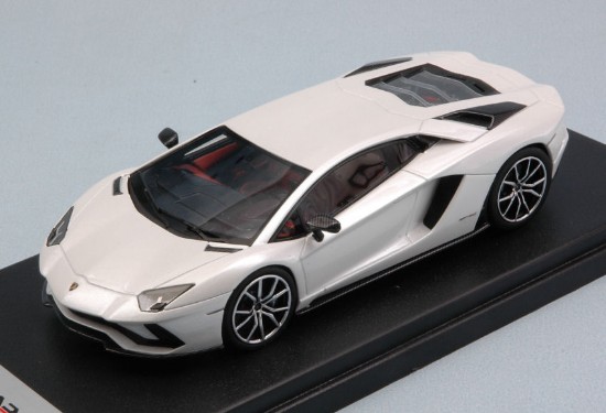 Immagine di LAMBORGHINI AVENTADOR S 2016 BALOON WHITE 1:43