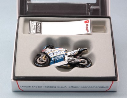 Immagine di DUCATI GP 16 HECTOR BARBERA 2016 N.8 QATAR GP 1:43