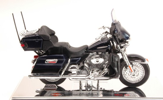 Immagine di HARLEY DAVIDSON 2013 FLHTK ELECTRA GLIDE ULTRA LIMITED 1:18