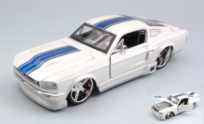 Immagine di FORD MUSTANG GT 1967 WHITE W/BLUE STRIPES 1:24