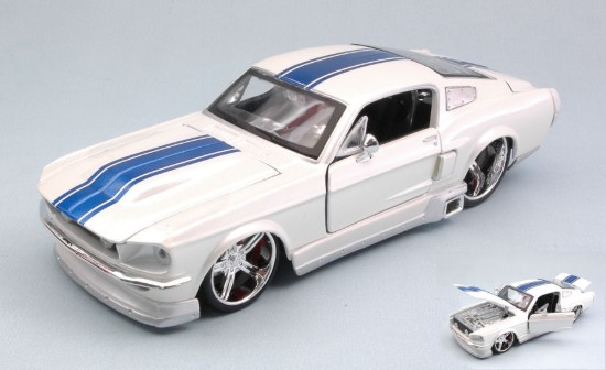 Immagine di FORD MUSTANG GT 1967 WHITE W/BLUE STRIPES 1:24