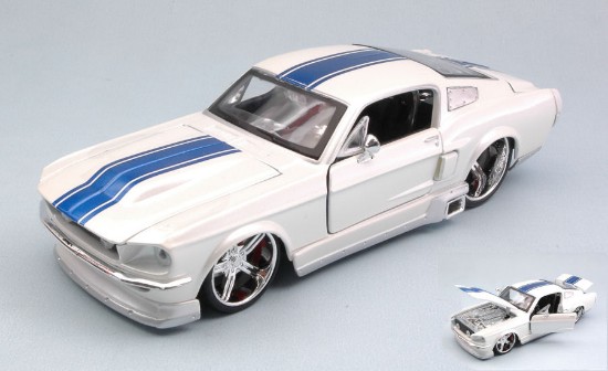 Immagine di FORD MUSTANG GT 1967 WHITE W/BLUE STRIPES 1:24