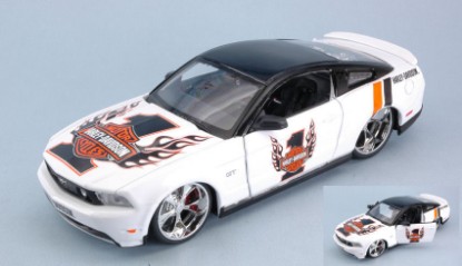 Immagine di FORD MUSTANG GT 2011 HARLEY DAVIDSON WHITE/BLACK 1:24
