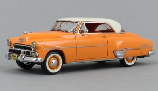 Immagine di CHEVROLET DE LUXE STYLELINE HARDTOP COUPE  1952 WHITE/ORANGE 1:43