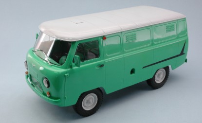 Immagine di UAZ 452 VAN (3741) LIGHT GREEN W/WHITE ROOF 1:18