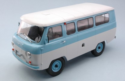 Immagine di UAZ 452V MINIBUS (2206) LIGHT BLUE W/WHITE ROOF 1:18