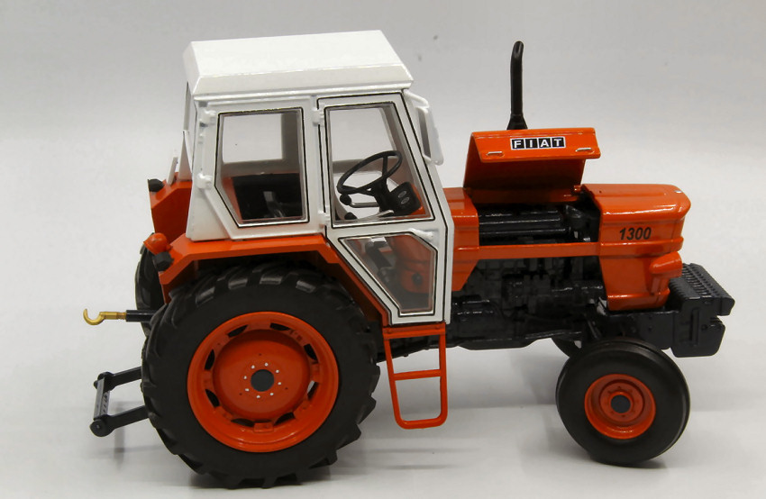 MODELLINO AGRICOLO STATICO REPLICAGRI TRATTORE FIAT 1300 2X4 CABINE SCALA 1:32