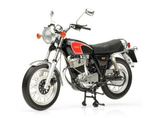 Immagine di YAMAHA SR 500 BLACK/RED 1:10