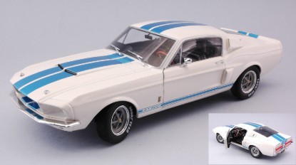 Immagine di FORD MUSTANG GT500 1967 WHITE W/BLUE STRIPES 1:18