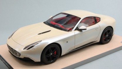 Immagine di TOURING SUPERLEGGERA 2015 BASED ON FERRARI F12 WHITE LIM.PCS 75 1:18