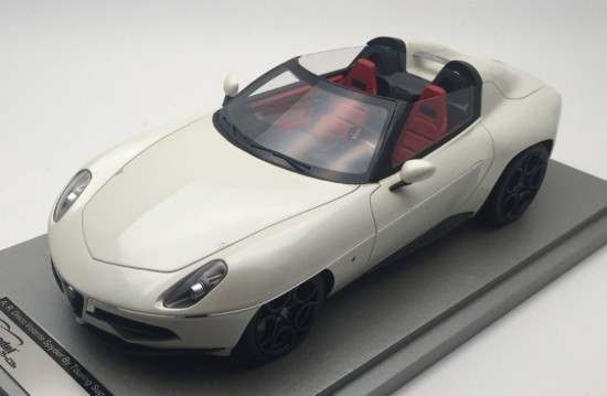 Immagine di ALFA ROMEO DISCO VOLANTE SPYDER 2016 PEARL WHITE 1:18