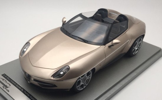 Immagine di ALFA ROMEO DISCO VOLANTE SPYDER 2016 MET.CHAMPAGNE 1:18