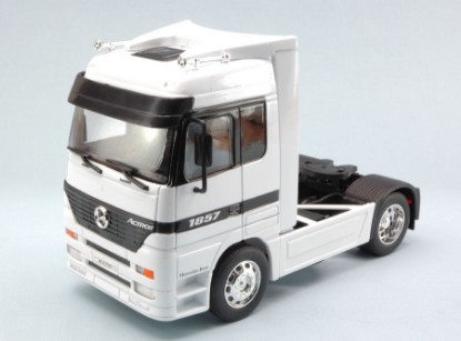 Immagine di MERCEDES ACTROS WHITE 1:32