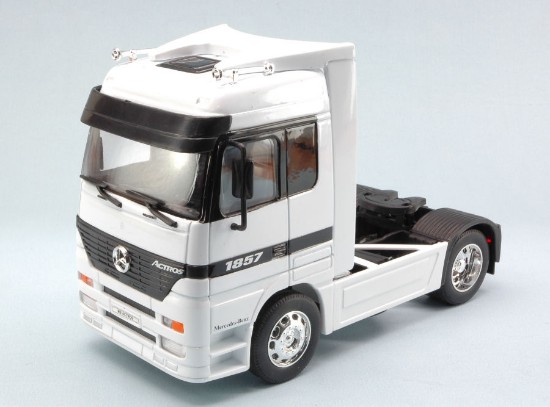 Immagine di MERCEDES ACTROS WHITE 1:32