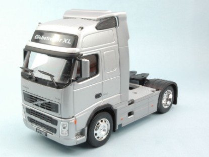 Immagine di MOTRICE VOLVO FH12 SILVER 1:32