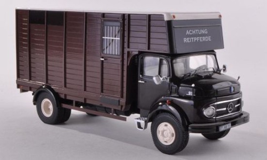 Immagine di MERCEDES LP911 TRASPORTO BESTIAME 1:43