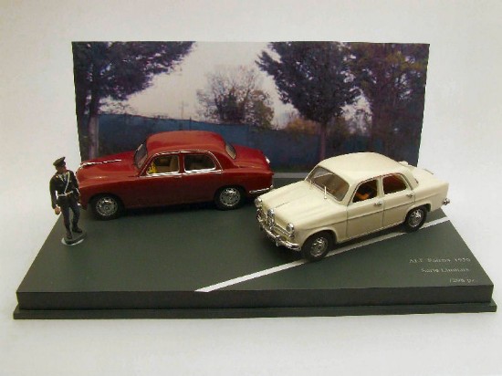 Immagine di ALFA ROMEO 1900 POLIZIA E ALFA ROMEO GIULIETTA DIORAMA ALT POLIZIA 1:43