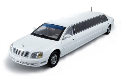 Immagine di CADILLAC DEVILLE LIMOUSINE 2002 WHITE 1:18