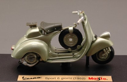 Immagine di VESPA SPORT 6 GIORNI 1952 METALLIC GREEN 1:18
