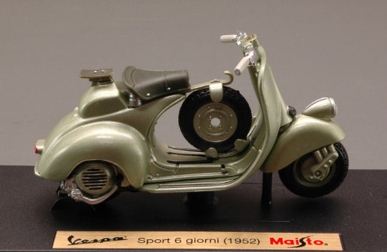 Immagine di VESPA SPORT 6 GIORNI 1952 METALLIC GREEN 1:18