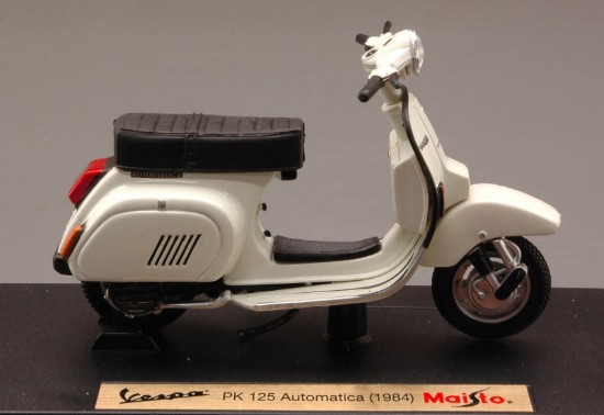 Immagine di VESPA PK 125 AUTOMATICA 1984 CREAM 1:18