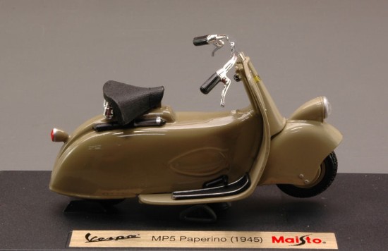 Immagine di VESPA MP5 PAPERINO 1945 BEIGE 1:18