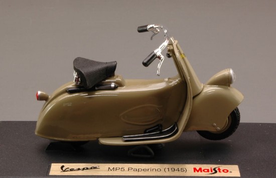 Immagine di VESPA MP5 PAPERINO 1945 BEIGE 1:18