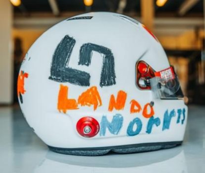 Immagine di CASCO LANDO NORRIS 2020 MC LAREN BRITISH GP 1:5