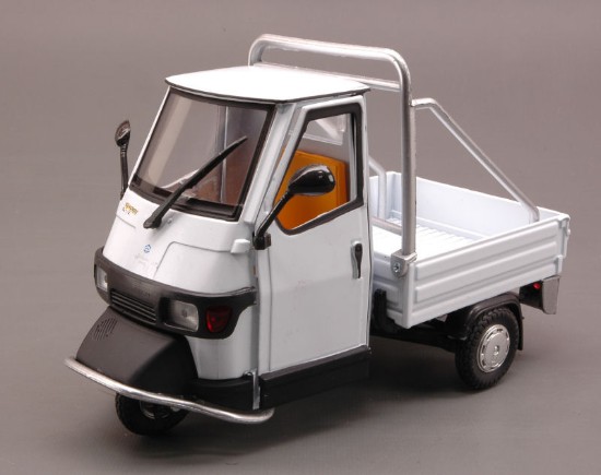 Immagine di APE PIAGGIO CROSS 50 WHITE 1:18