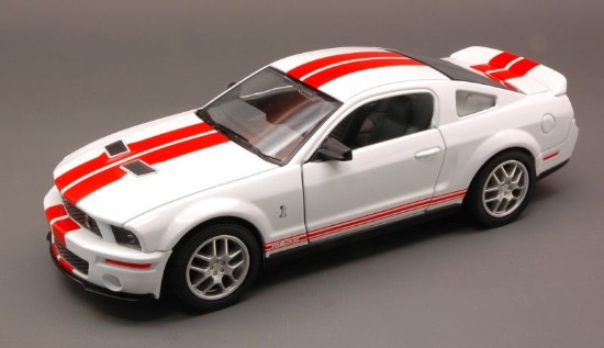 Immagine di SHELBY GT 500 2007 WHITE W/RED STRIPES 1:24