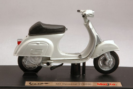 Immagine di VESPA 50 SPECIAL 1969 WHITE 1:18