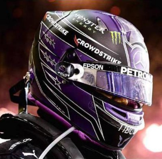 Immagine di CASCO LEWIS HAMILTON MERCEDES 2021 1:5