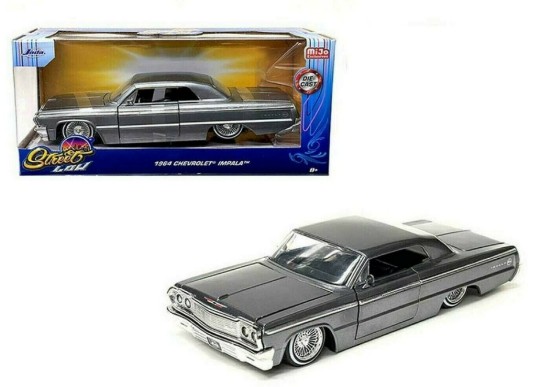 Immagine di CHEVROLET IMPALA "LOWRIDER" BLACK/GREY 1:24
